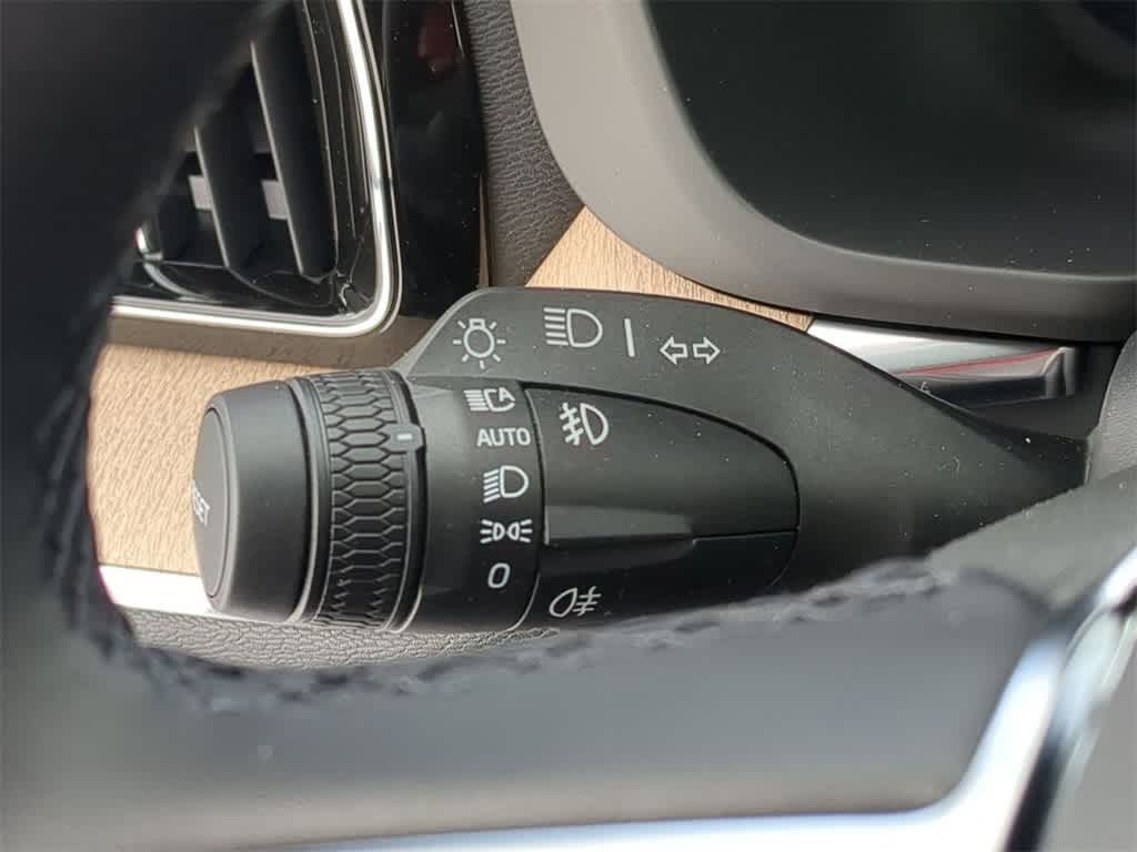 Thumbnail: 2026 Volvo XC60 - 25