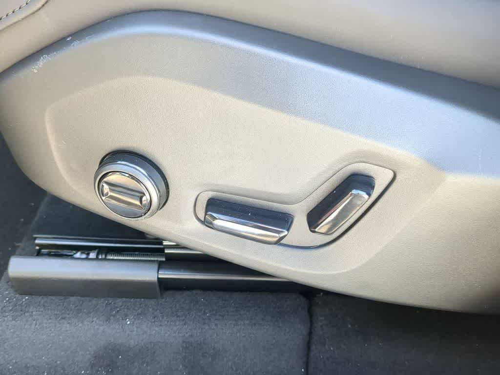 Thumbnail: 2026 Volvo XC60 - 15