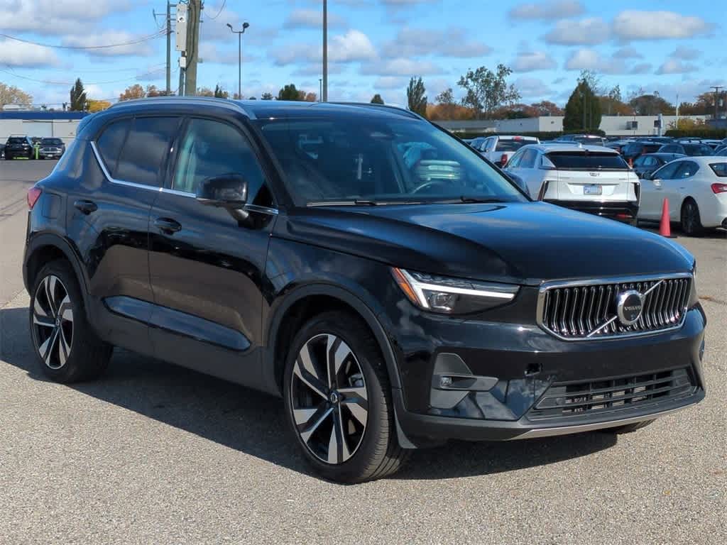 Thumbnail: 2023 Volvo XC40 - 8