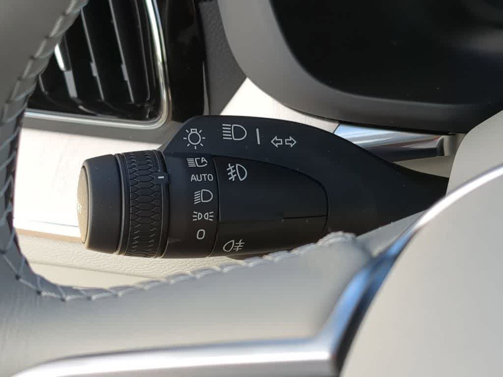 Thumbnail: 2026 Volvo XC60 - 25