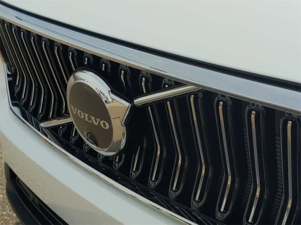 Thumbnail: 2025 Volvo XC40 - 10