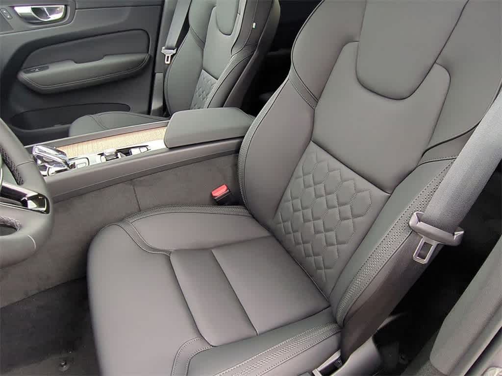 Thumbnail: 2026 Volvo XC60 - 15