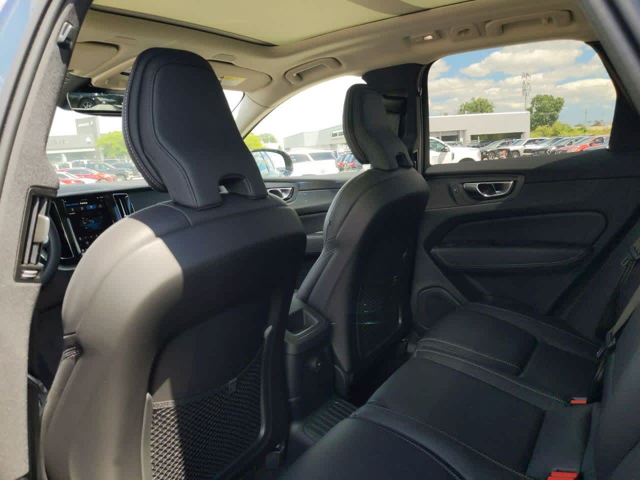 Thumbnail: 2025 Volvo XC60 - 15