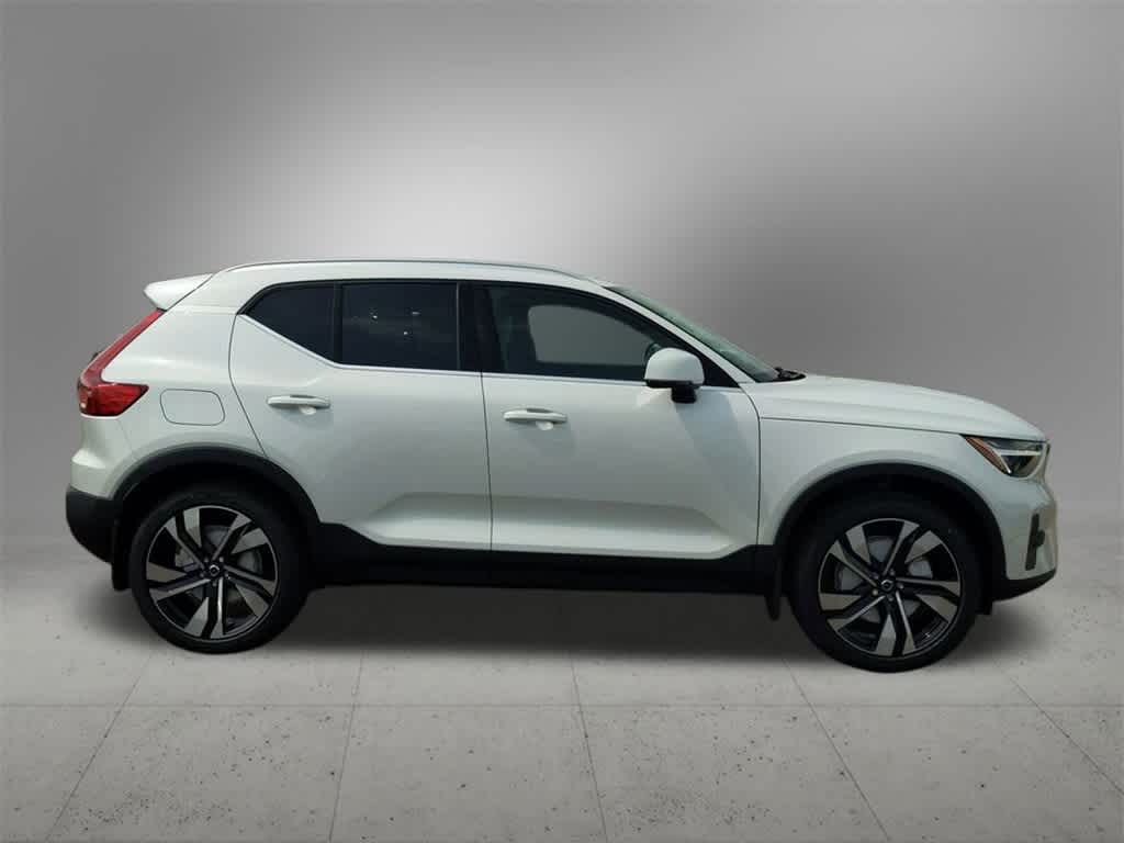 Thumbnail: 2025 Volvo XC40 - 7