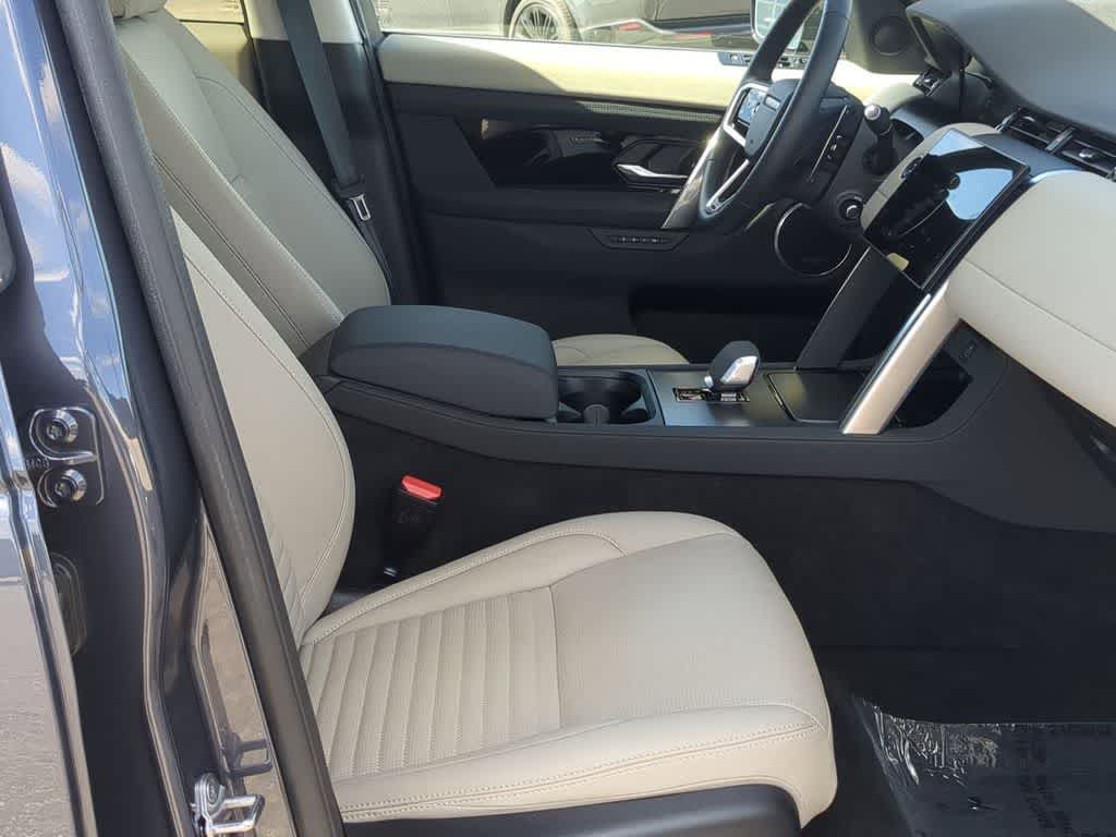 Thumbnail: 2024 Land Rover Discovery Sport - 20