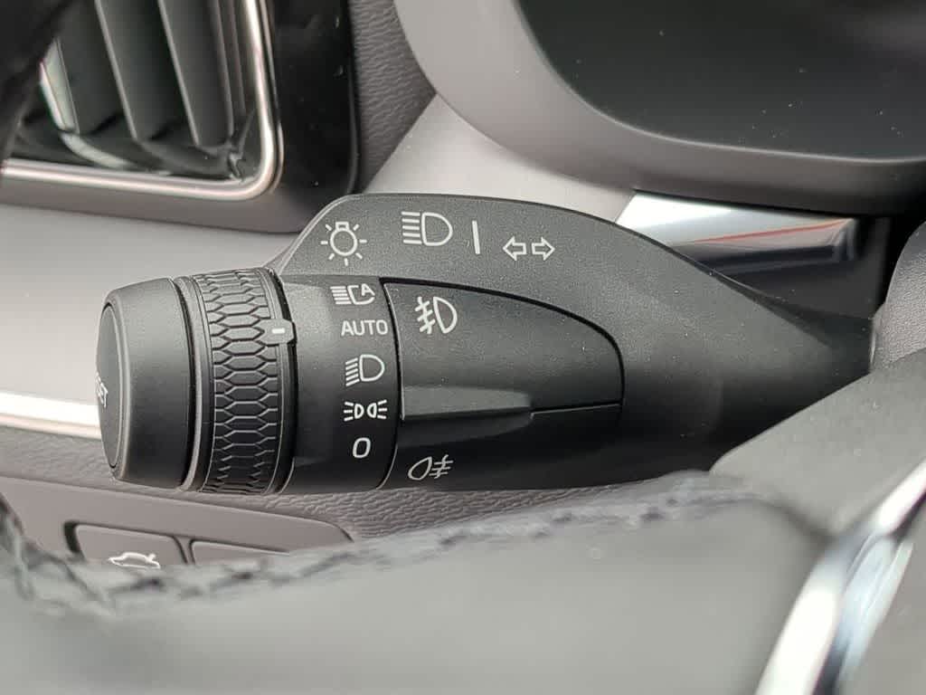 Thumbnail: 2025 Volvo XC60 - 25