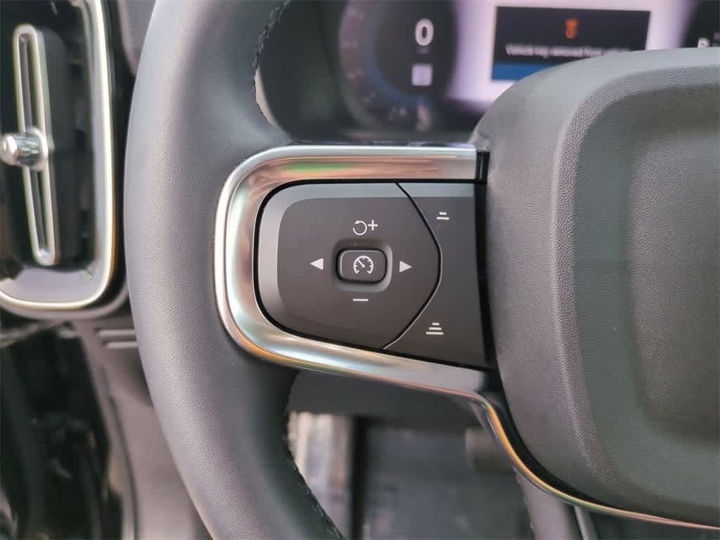 Thumbnail: 2023 Volvo XC40 - 16