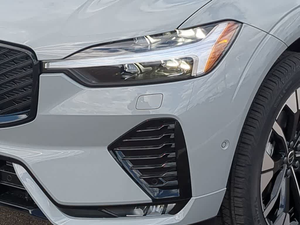 Thumbnail: 2026 Volvo XC60 - 10