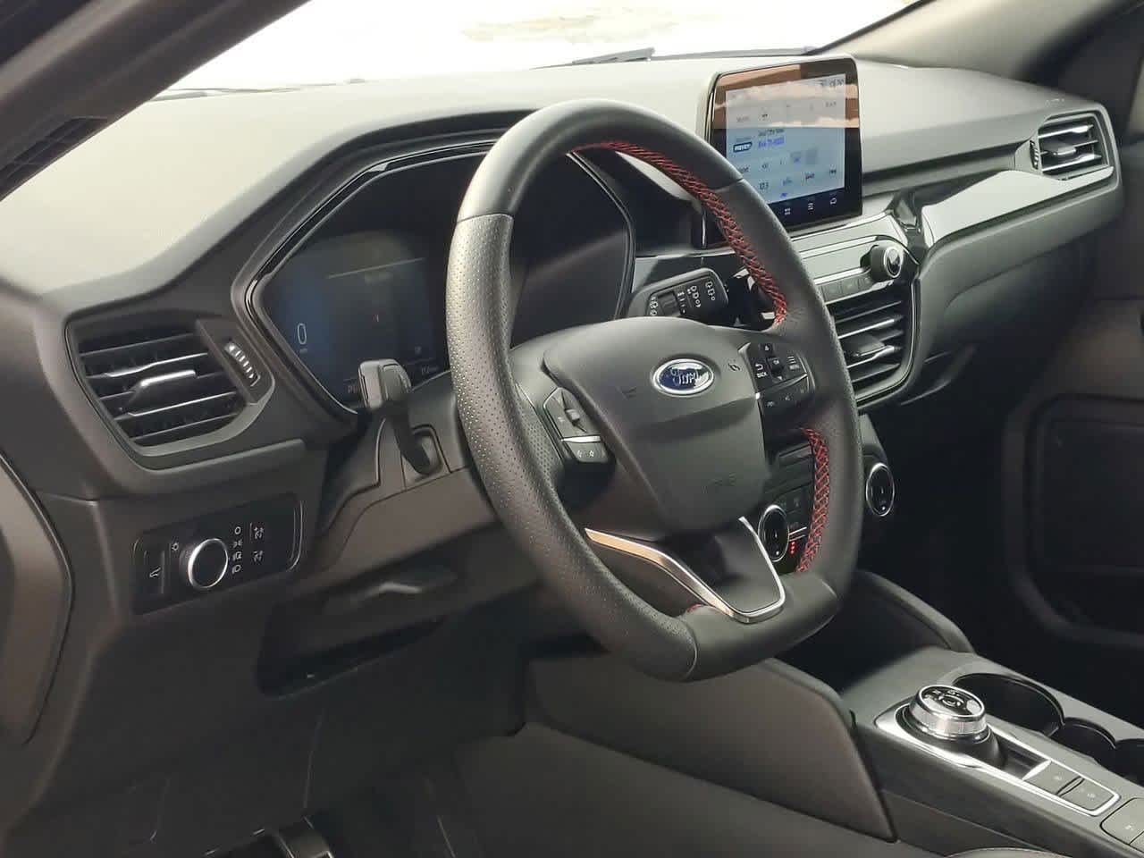 2024 Ford Escape ST-Line 2