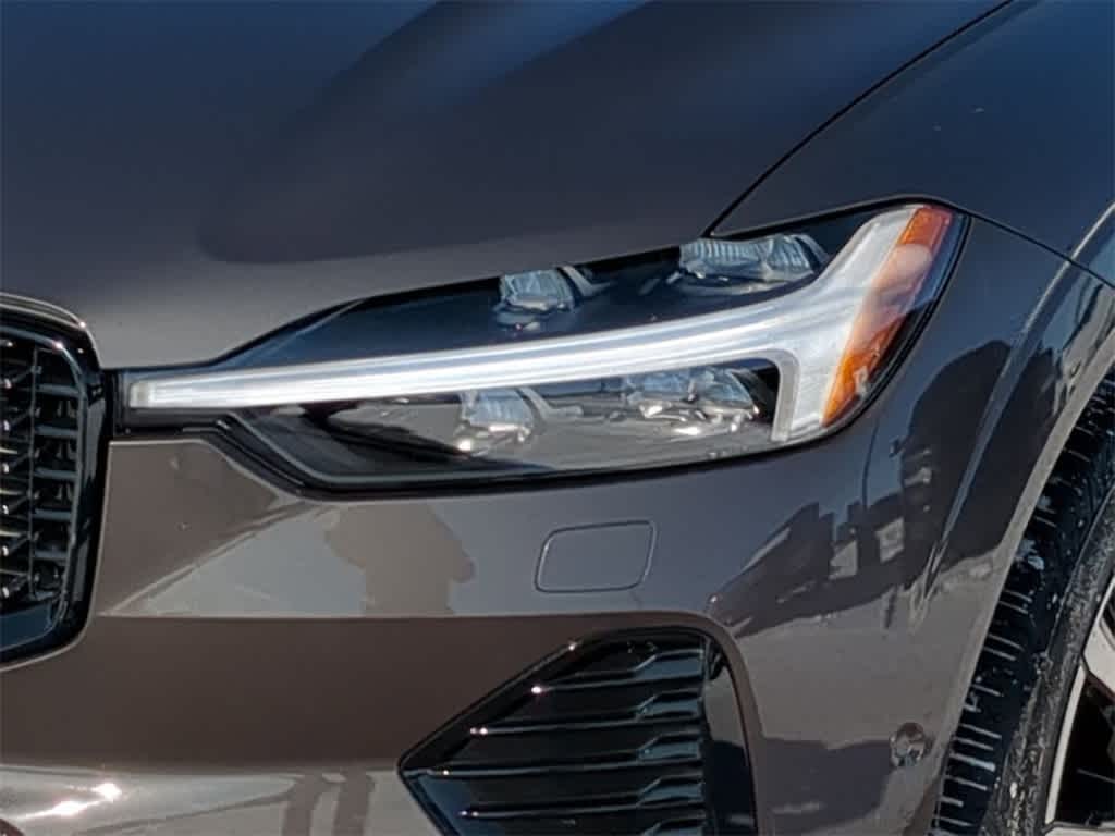 Thumbnail: 2025 Volvo XC60 - 10