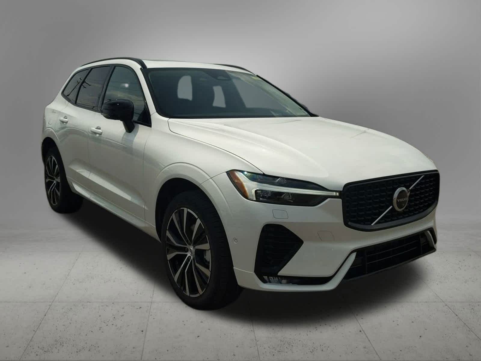 2025 Volvo XC60 B5 Plus 8