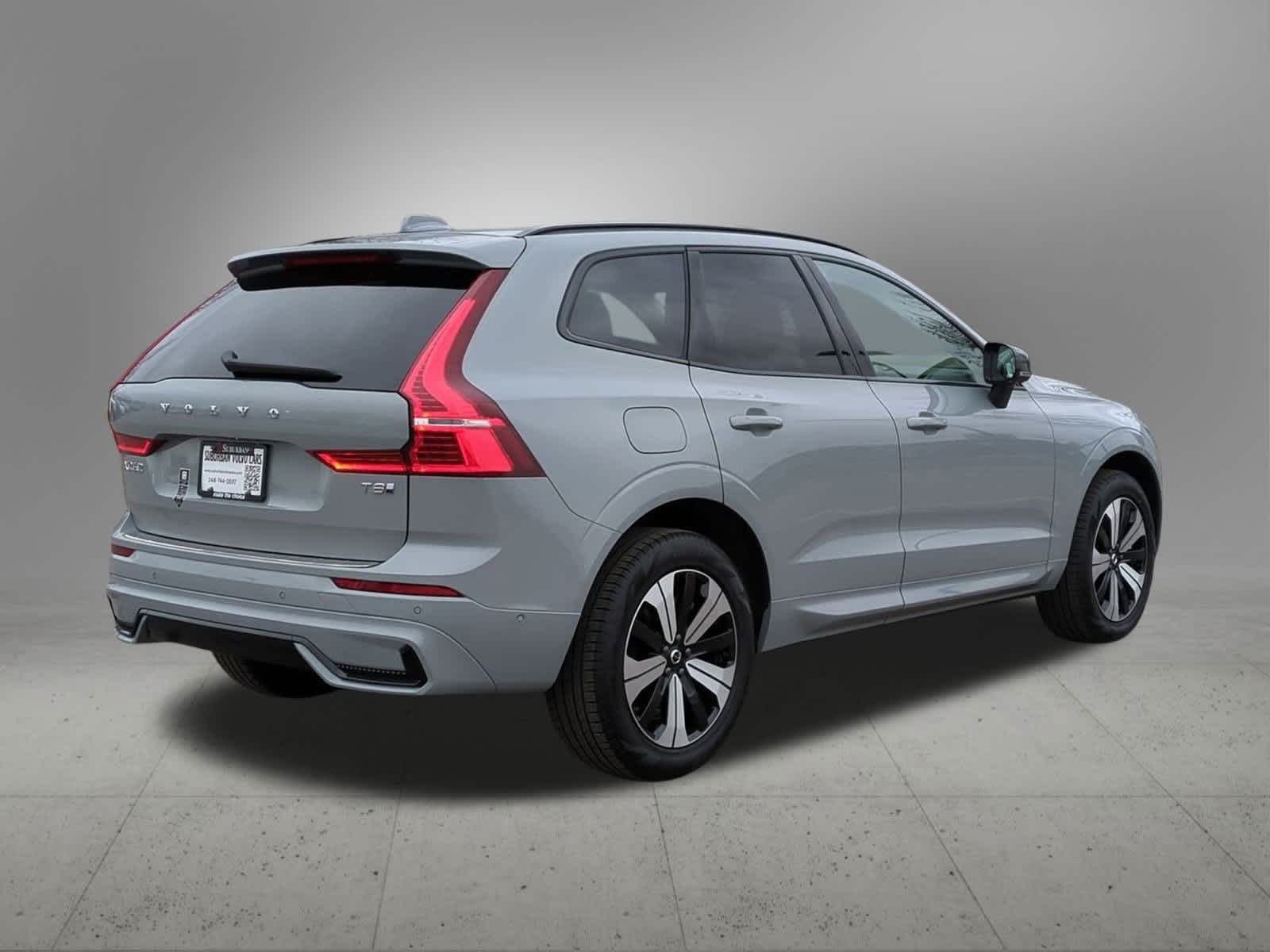 Thumbnail: 2025 Volvo XC60 - 6