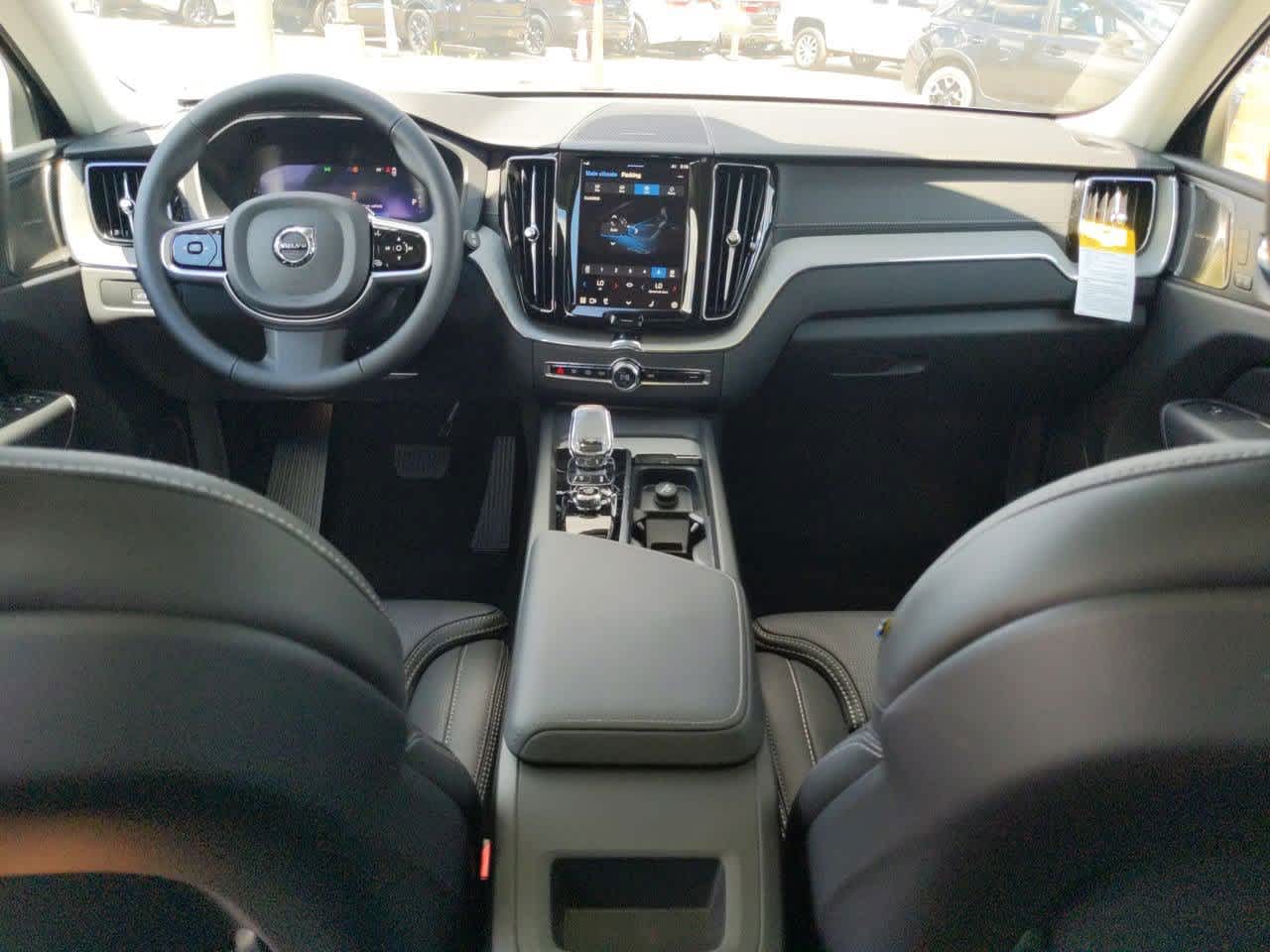 Thumbnail: 2025 Volvo XC60 - 13