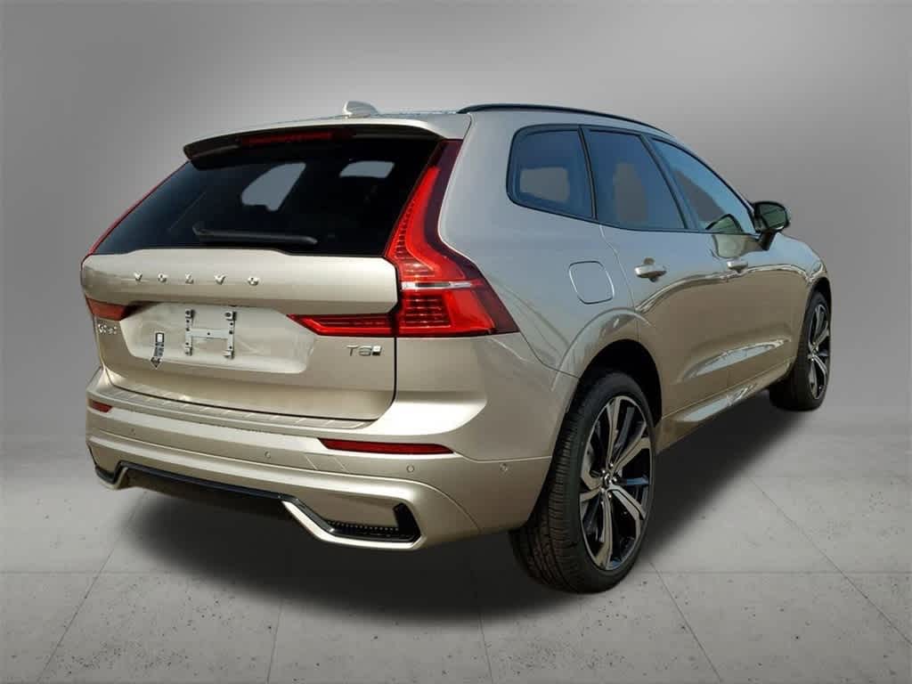 Thumbnail: 2025 Volvo XC60 - 6