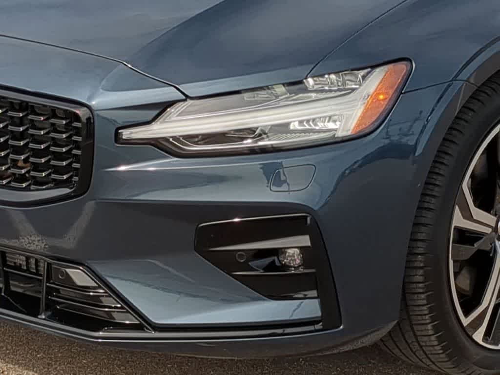 Thumbnail: 2023 Volvo S60 - 10