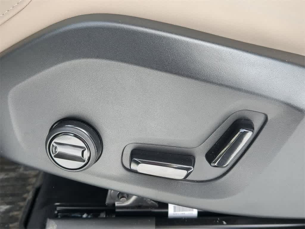 Thumbnail: 2026 Volvo XC90 - 16