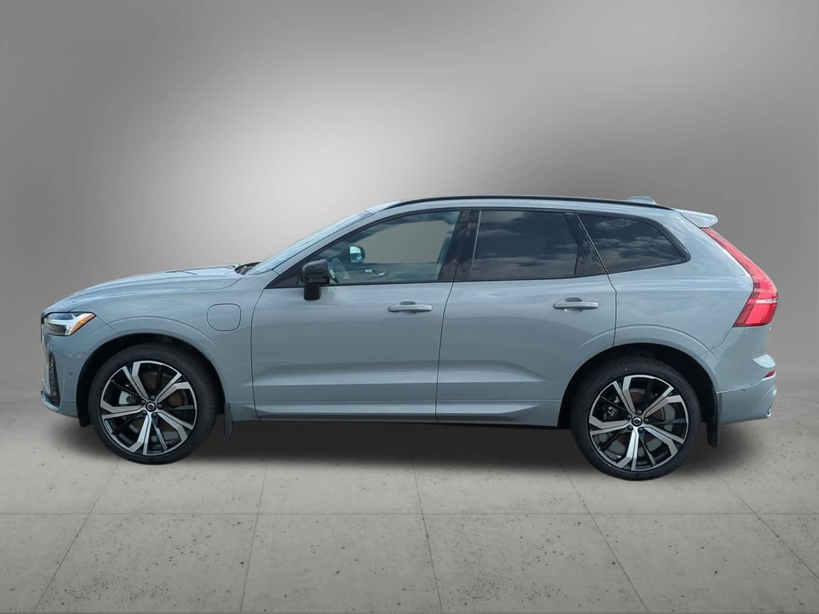 Thumbnail: 2025 Volvo XC60 - 3