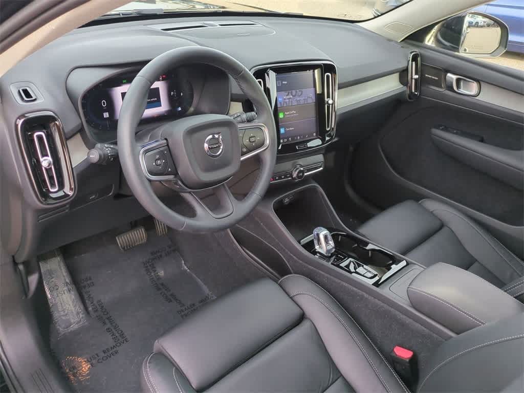 Thumbnail: 2023 Volvo XC40 - 2