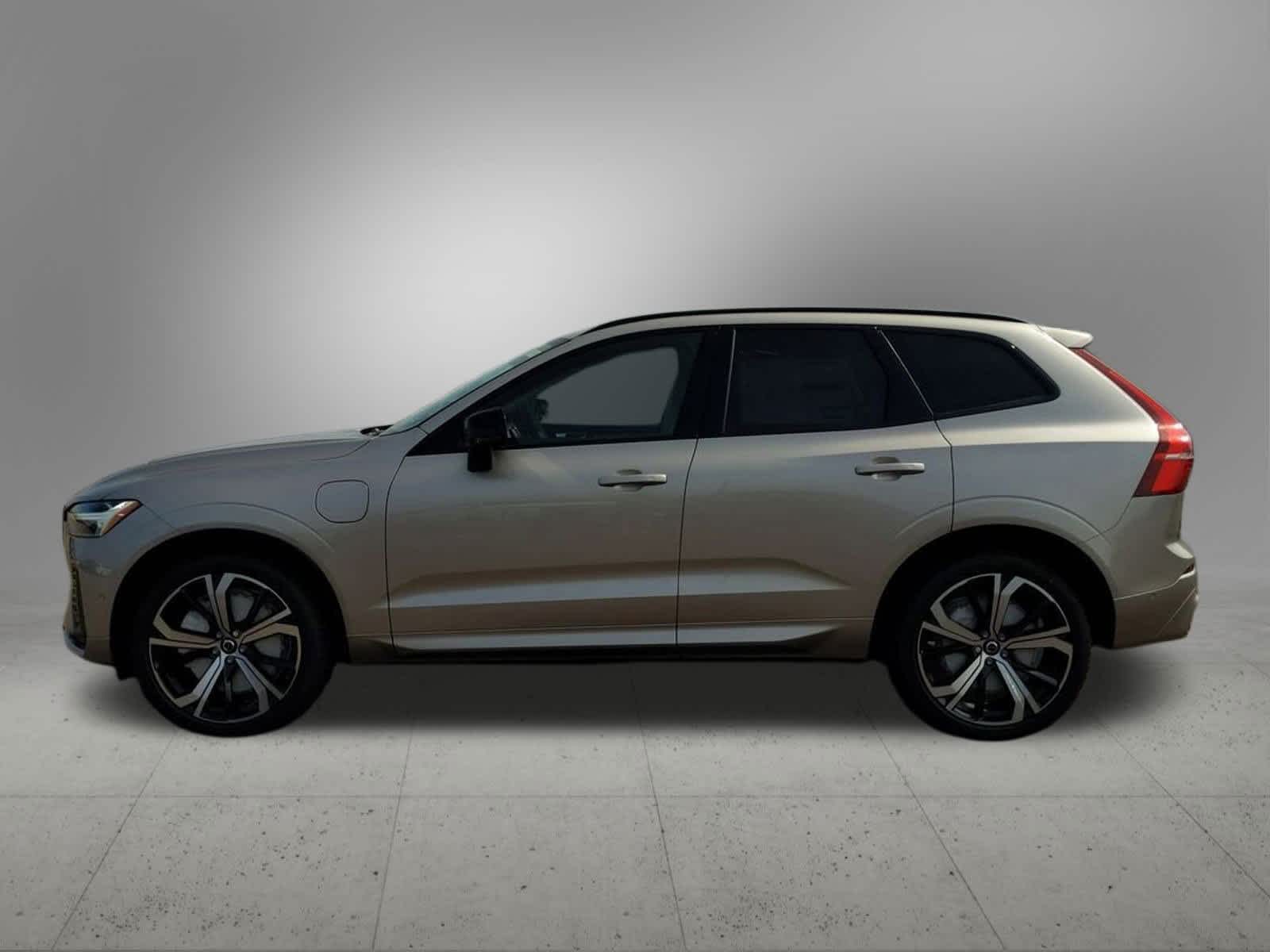 2025 Volvo XC60 Hybrid T8 photo 3