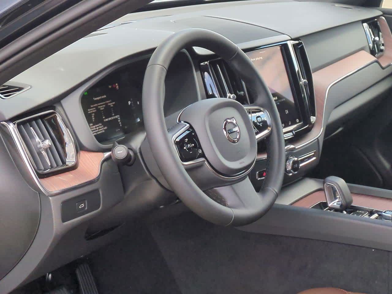 Thumbnail: 2025 Volvo XC60 - 2
