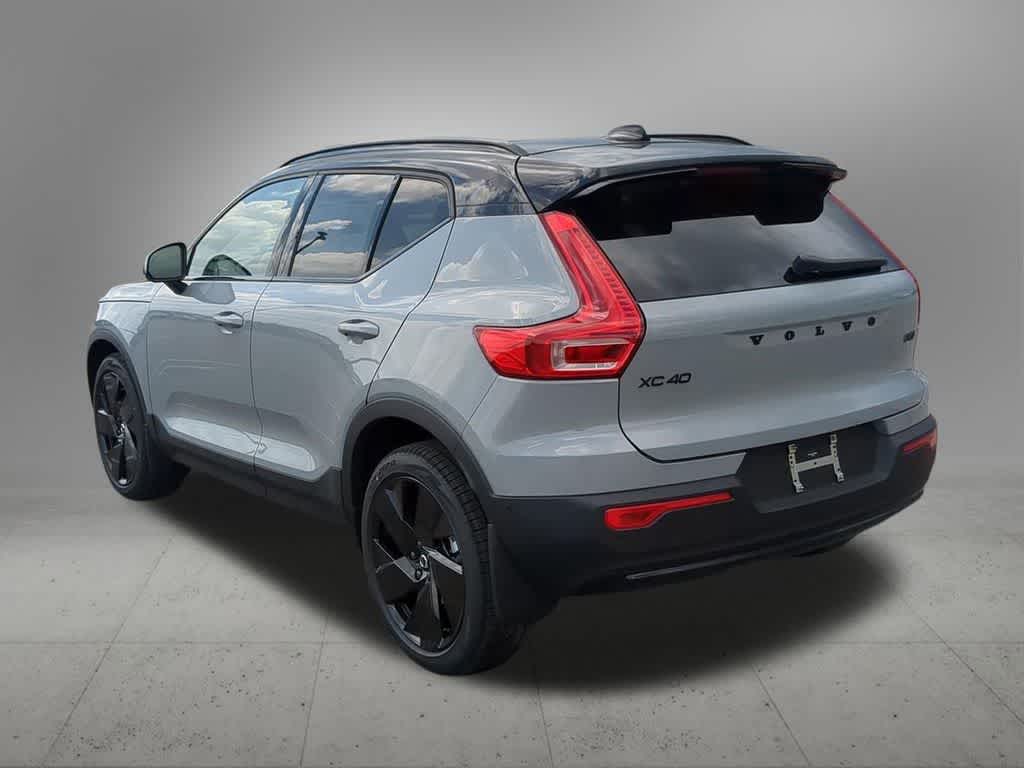Thumbnail: 2026 Volvo XC40 - 4