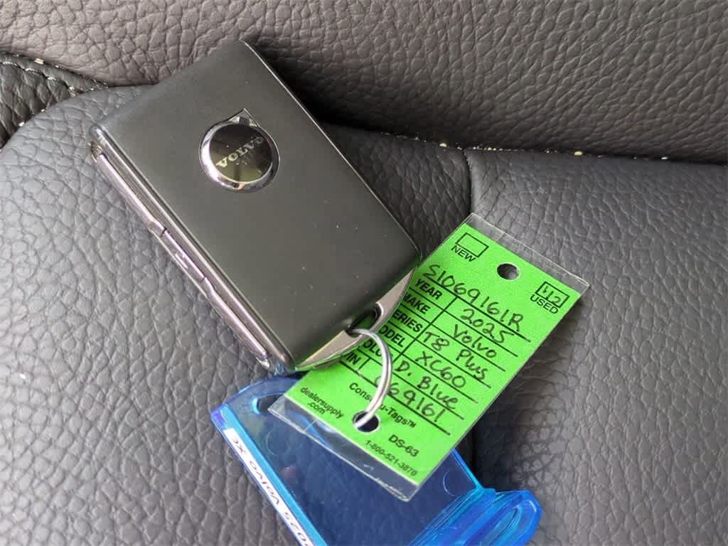 Thumbnail: 2025 Volvo XC60 - 35