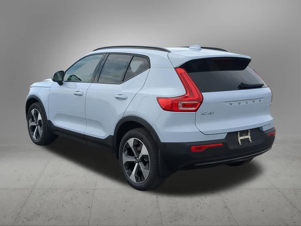 Thumbnail: 2026 Volvo XC40 - 4
