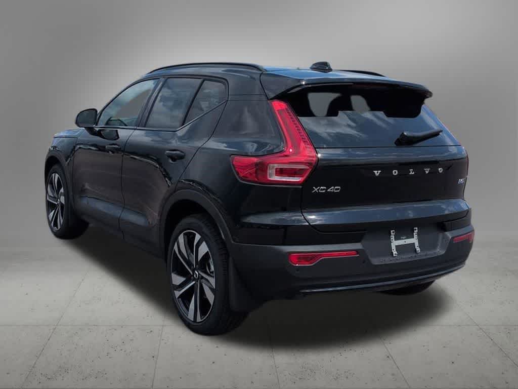 Thumbnail: 2026 Volvo XC40 - 3