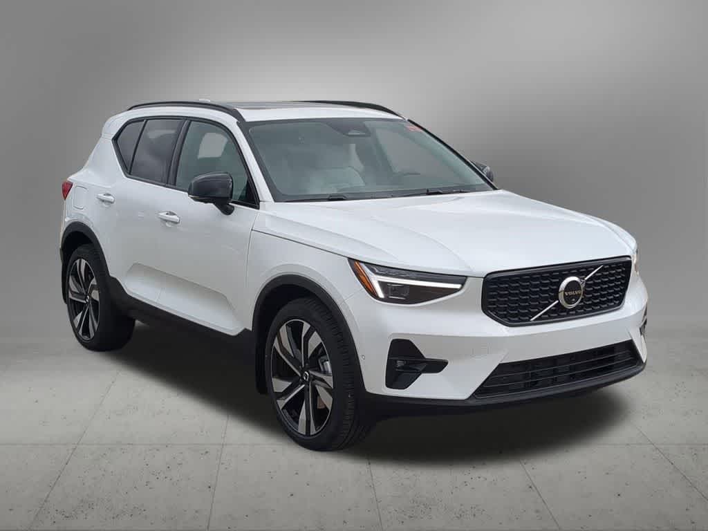 Thumbnail: 2026 Volvo XC40 - 8