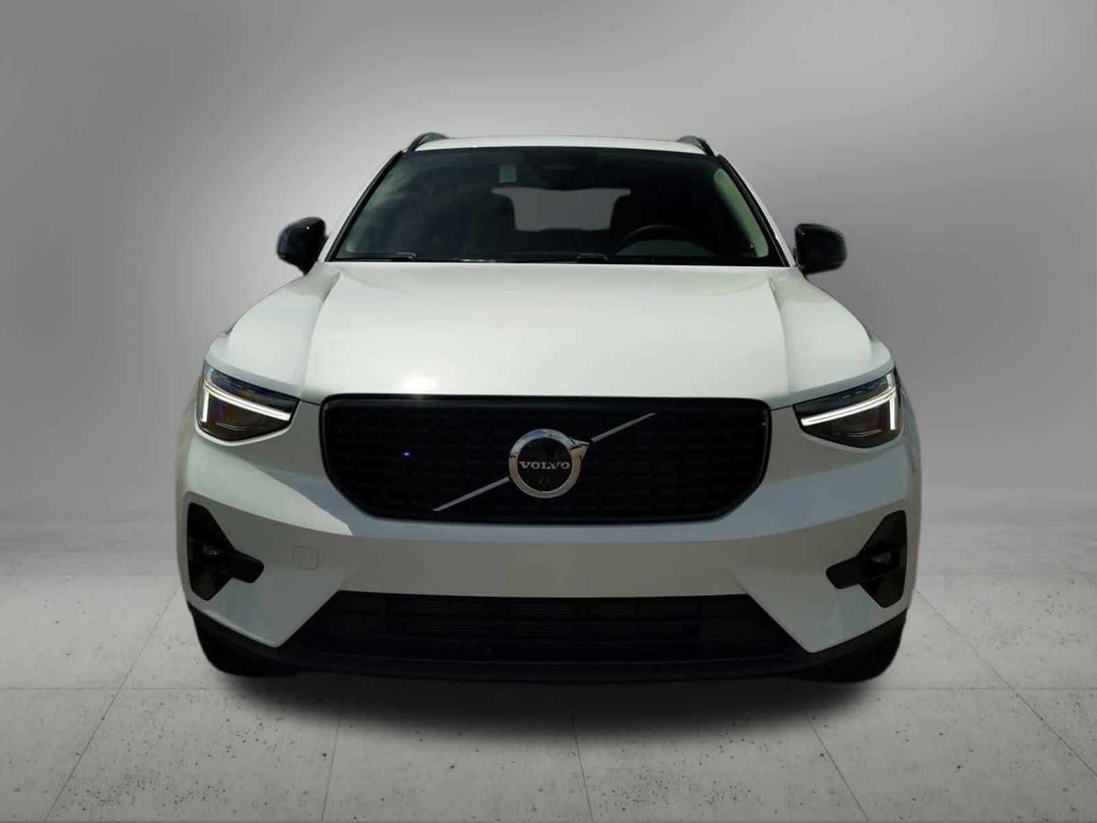 2025 Volvo XC40 B5 Plus 9