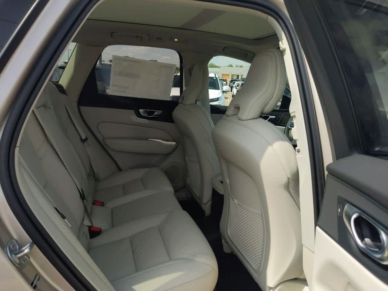 Thumbnail: 2025 Volvo XC60 - 18
