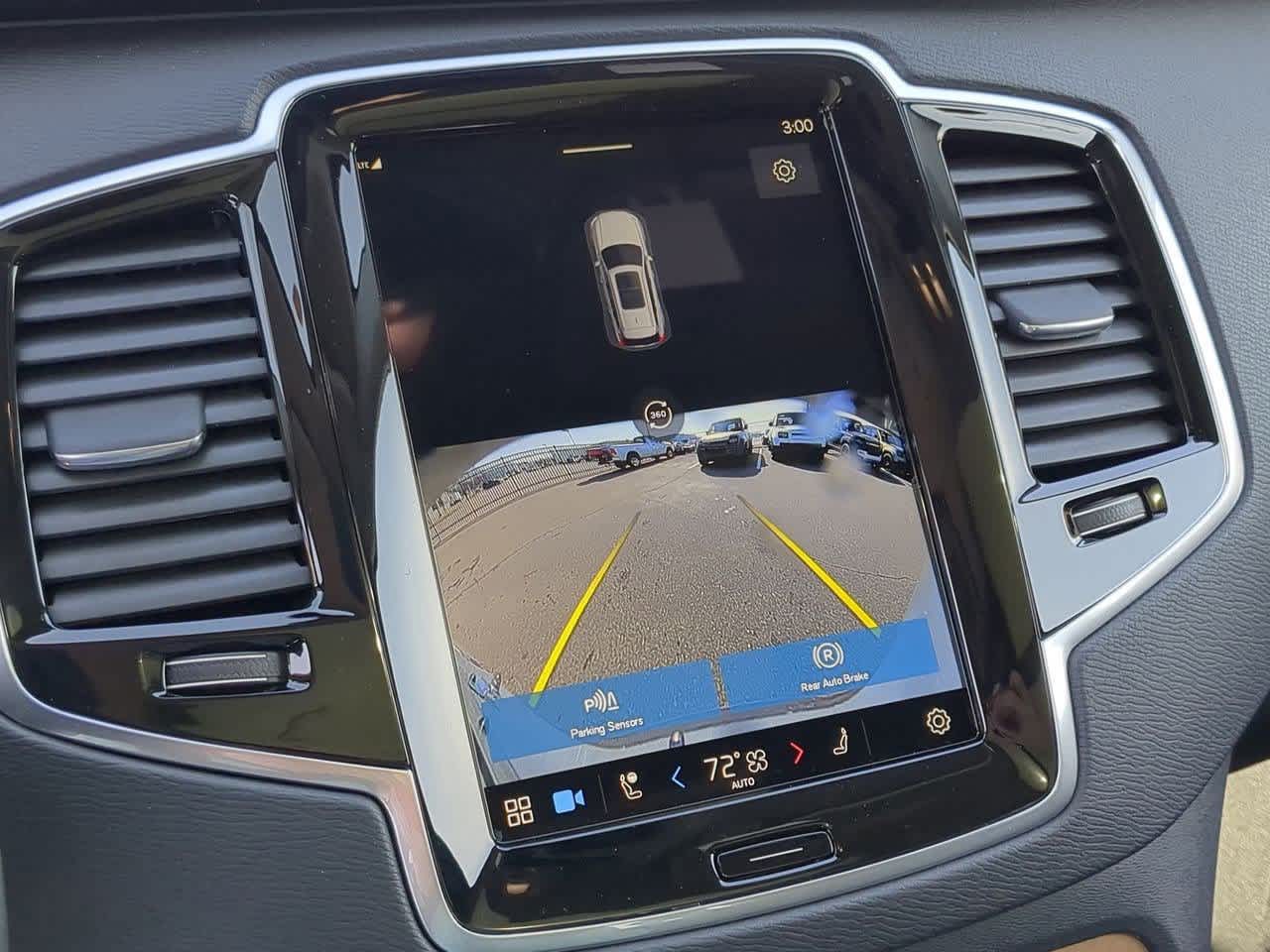 2025 Volvo XC90 T8 Plus 30
