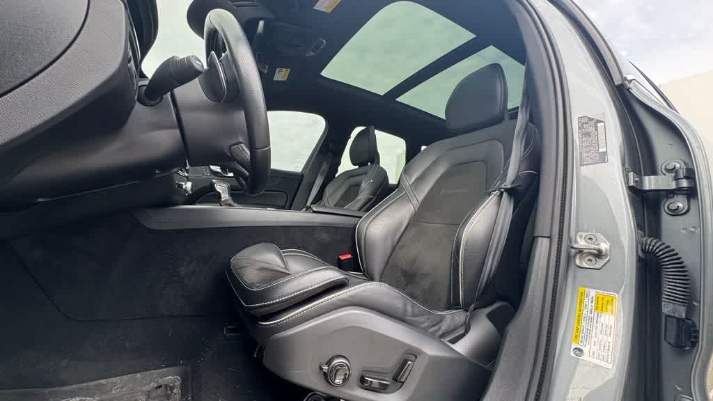 Thumbnail: 2019 Volvo XC60 - 18