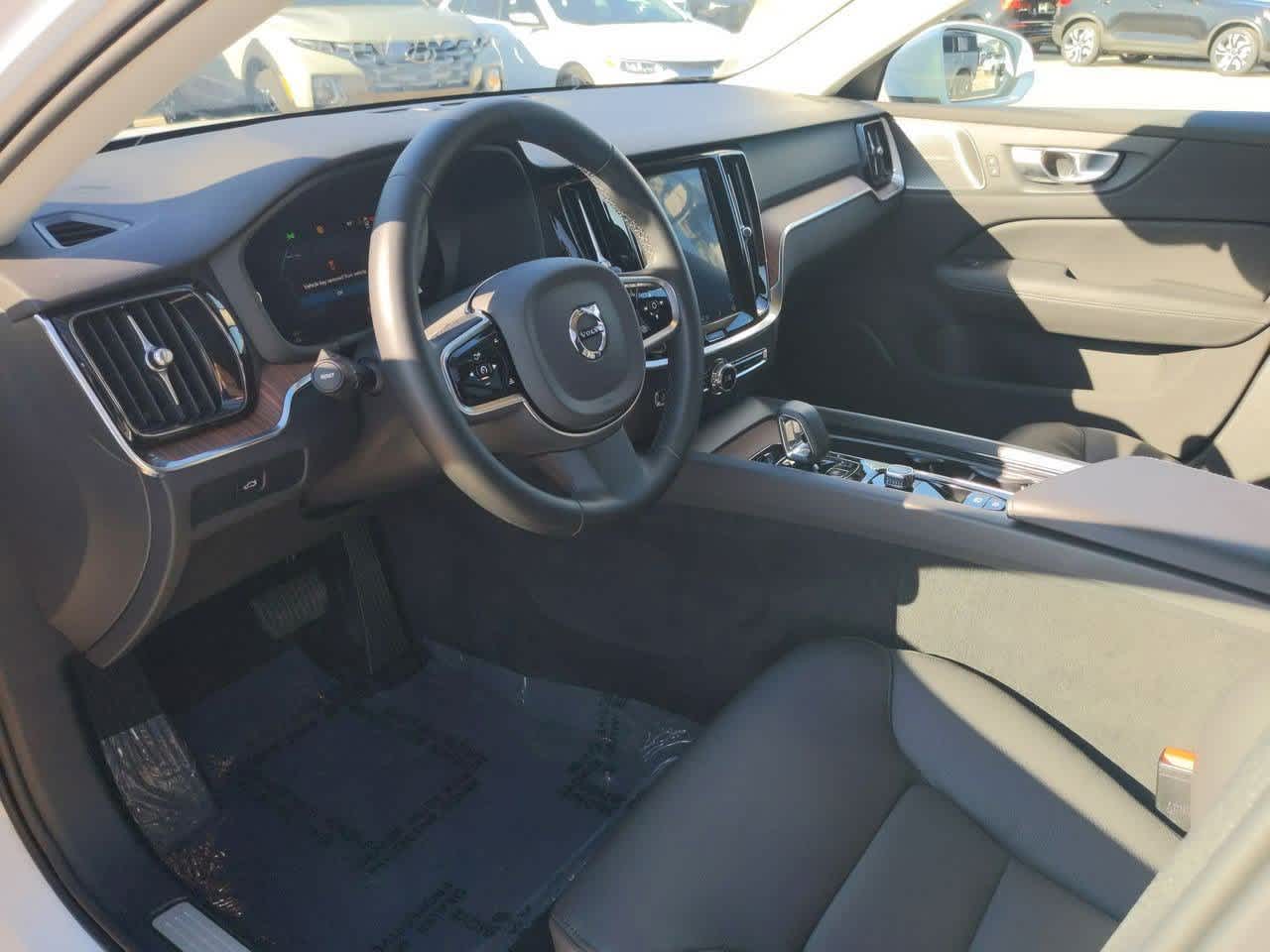 Thumbnail: 2025 Volvo S60 - 2