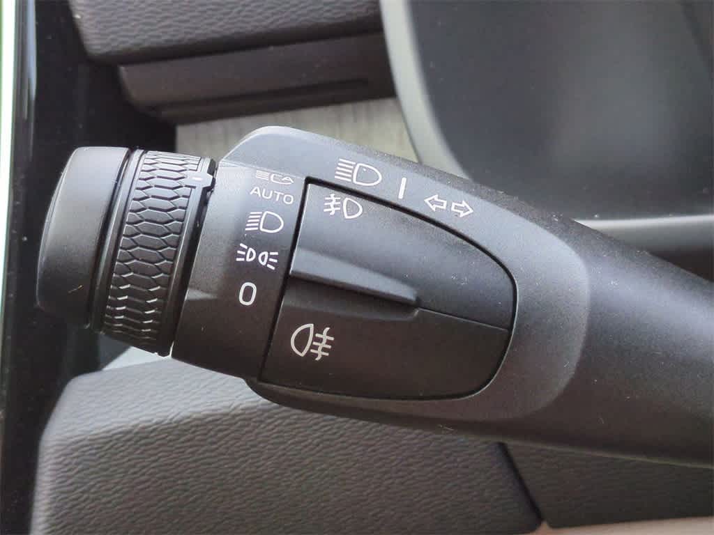 Thumbnail: 2026 Volvo XC40 - 27