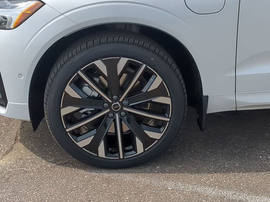 Thumbnail: 2026 Volvo XC60 - 13