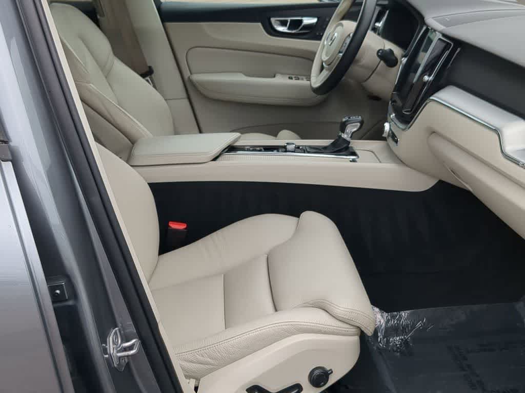 Thumbnail: 2019 Volvo XC60 - 20