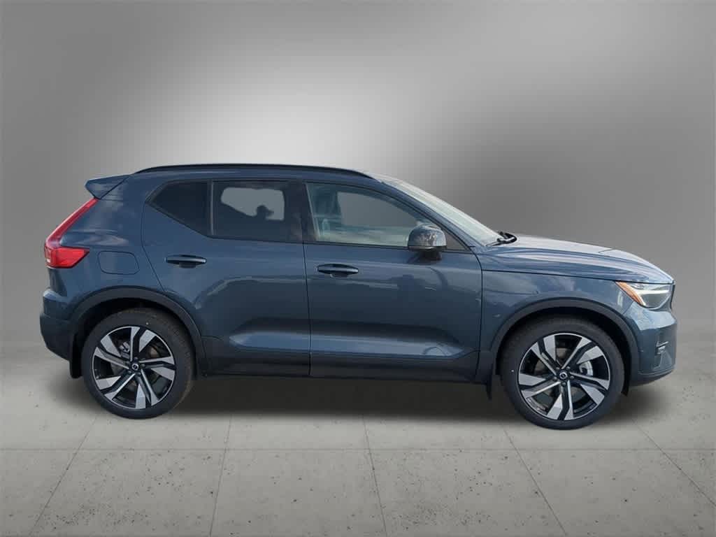 Thumbnail: 2026 Volvo XC40 - 7