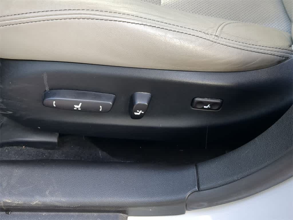 Thumbnail: 2010 Lexus IS - 16