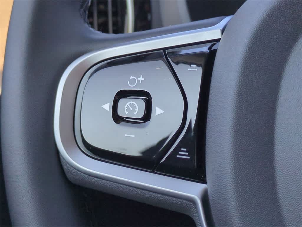 Thumbnail: 2026 Volvo XC60 - 24