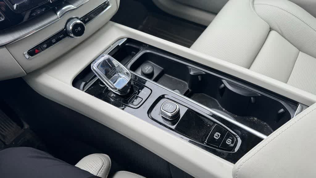 Thumbnail: 2025 Volvo XC60 - 22