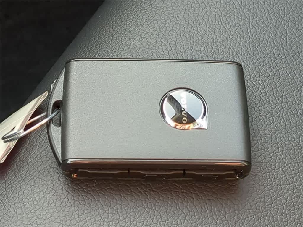 Thumbnail: 2026 Volvo XC40 - 32