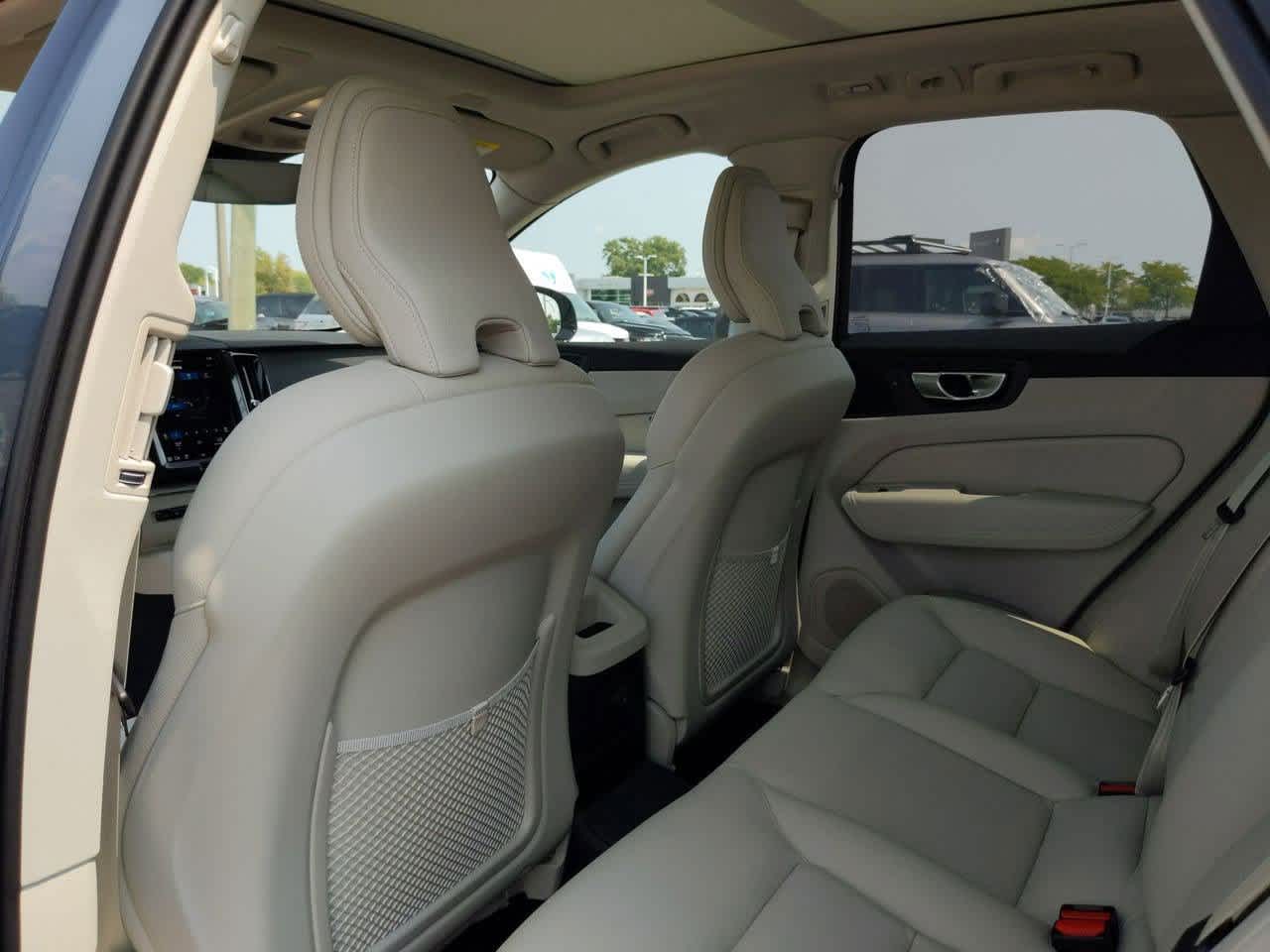 Thumbnail: 2025 Volvo XC60 - 15