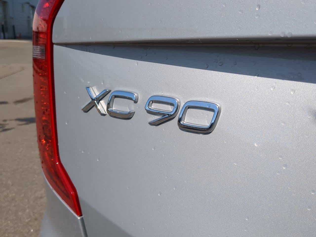 2025 Volvo XC90 T8 Plus 12