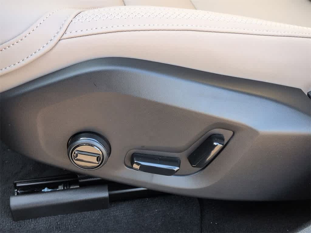 Thumbnail: 2026 Volvo XC60 - 17