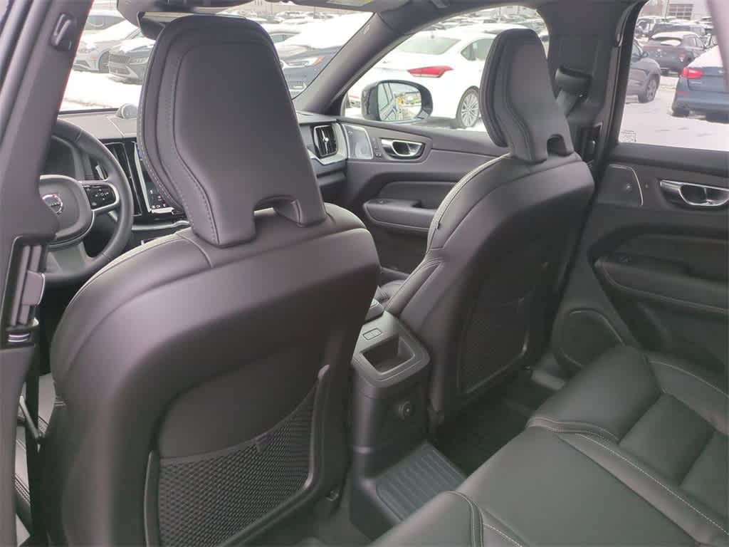 Thumbnail: 2025 Volvo XC60 - 10