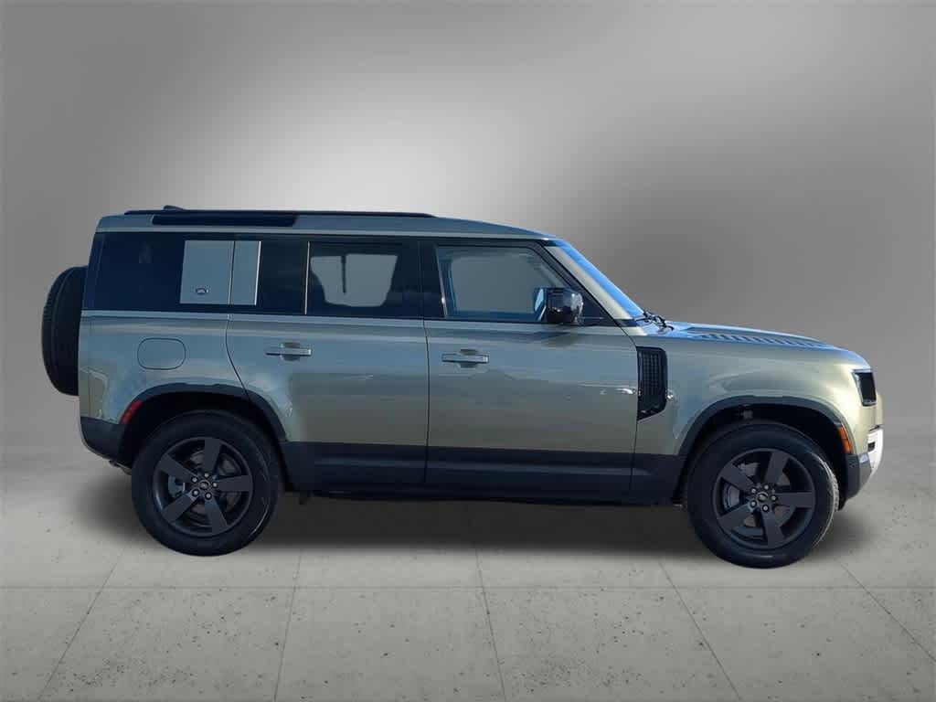 Thumbnail: 2022 Land Rover Defender - 7