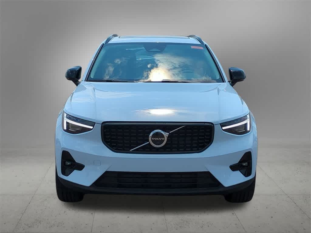 Thumbnail: 2026 Volvo XC40 - 9