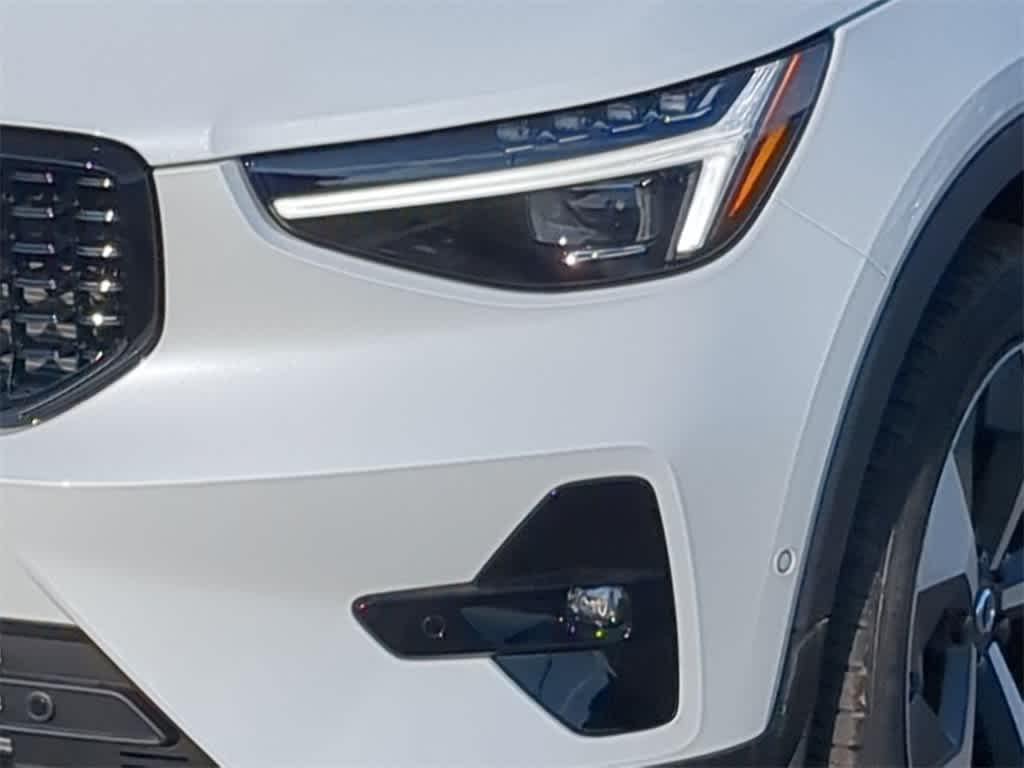 Thumbnail: 2026 Volvo XC40 - 10