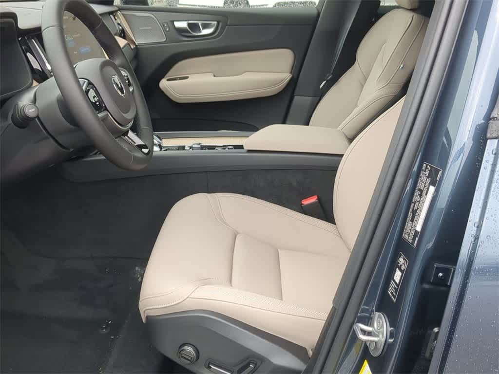 Thumbnail: 2026 Volvo XC60 - 15